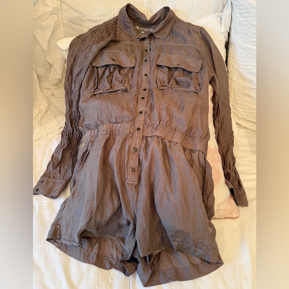 BLANK NYC SILK BUTTON UP SHORTS ROMPER. COFFEE. MEDIUM.